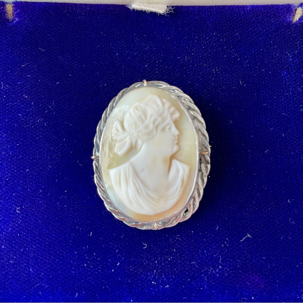 Vintage Sterling Silver Cameo Brooch